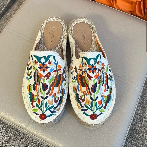 ❣️PariPari Embroidered Slide On Espadrille Clogs❣️ - Picture 7 of 9